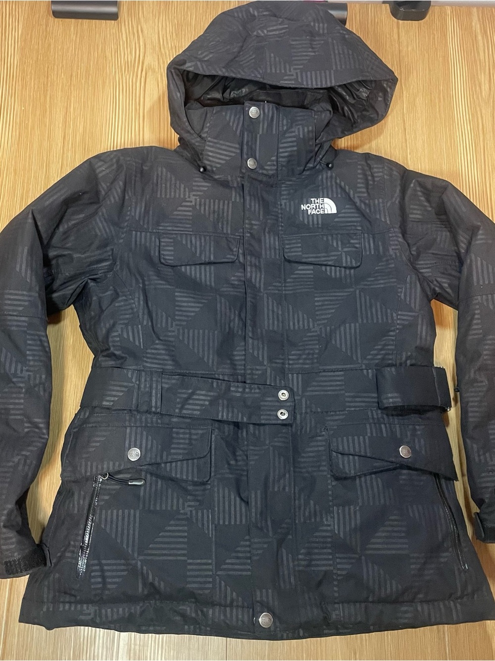 The North Face Women's 600-Fill Down HyVent Ski Jacket Black Geometric Small